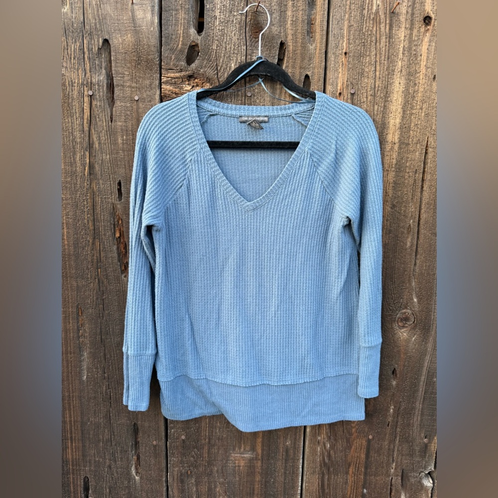 Chelsea & Theodore Blue V-Neck Waffle Knit Long Sleeve Tee Shirt